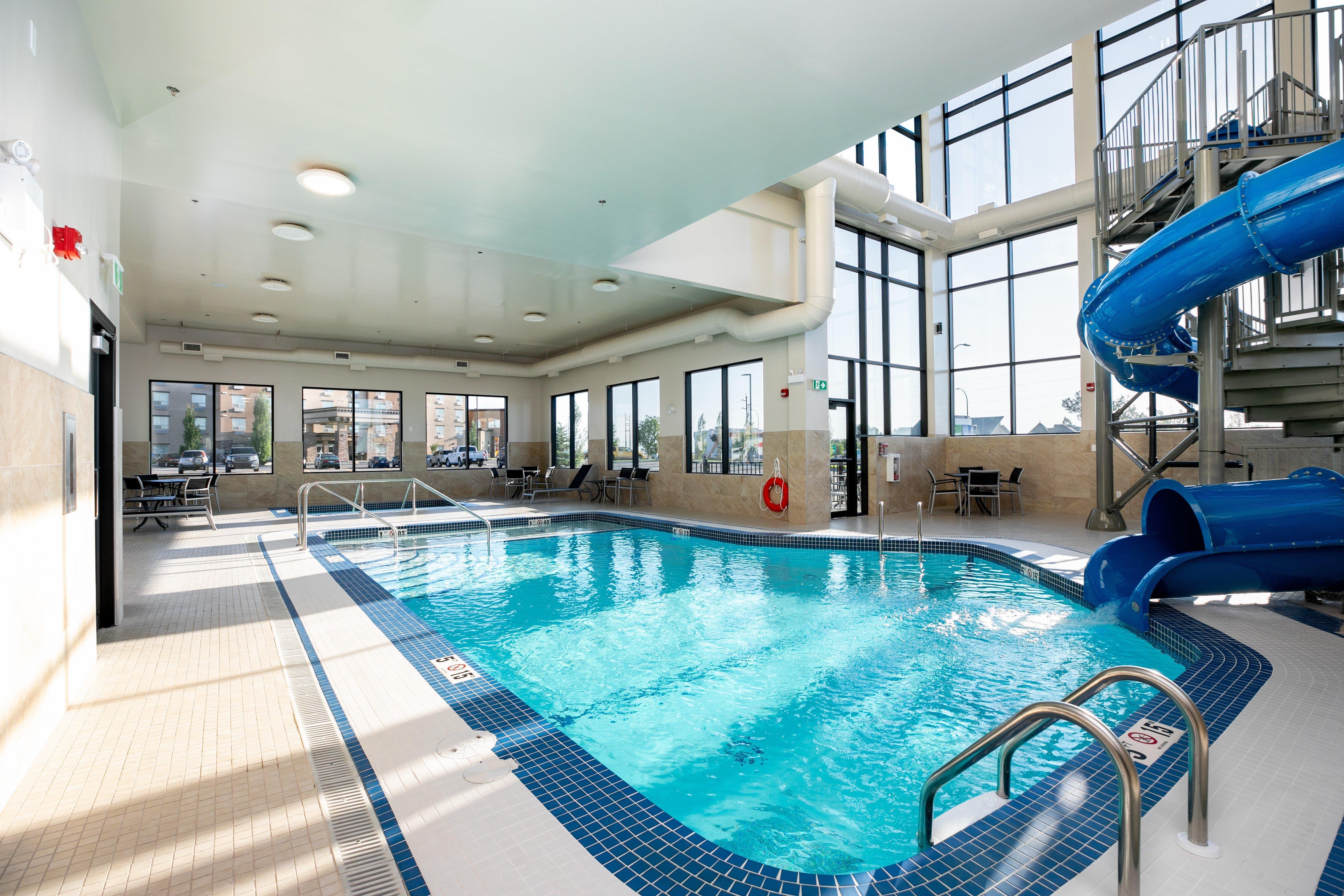 Holiday Inn Express - Lethbridge Southeast By Ihg Exterior photo