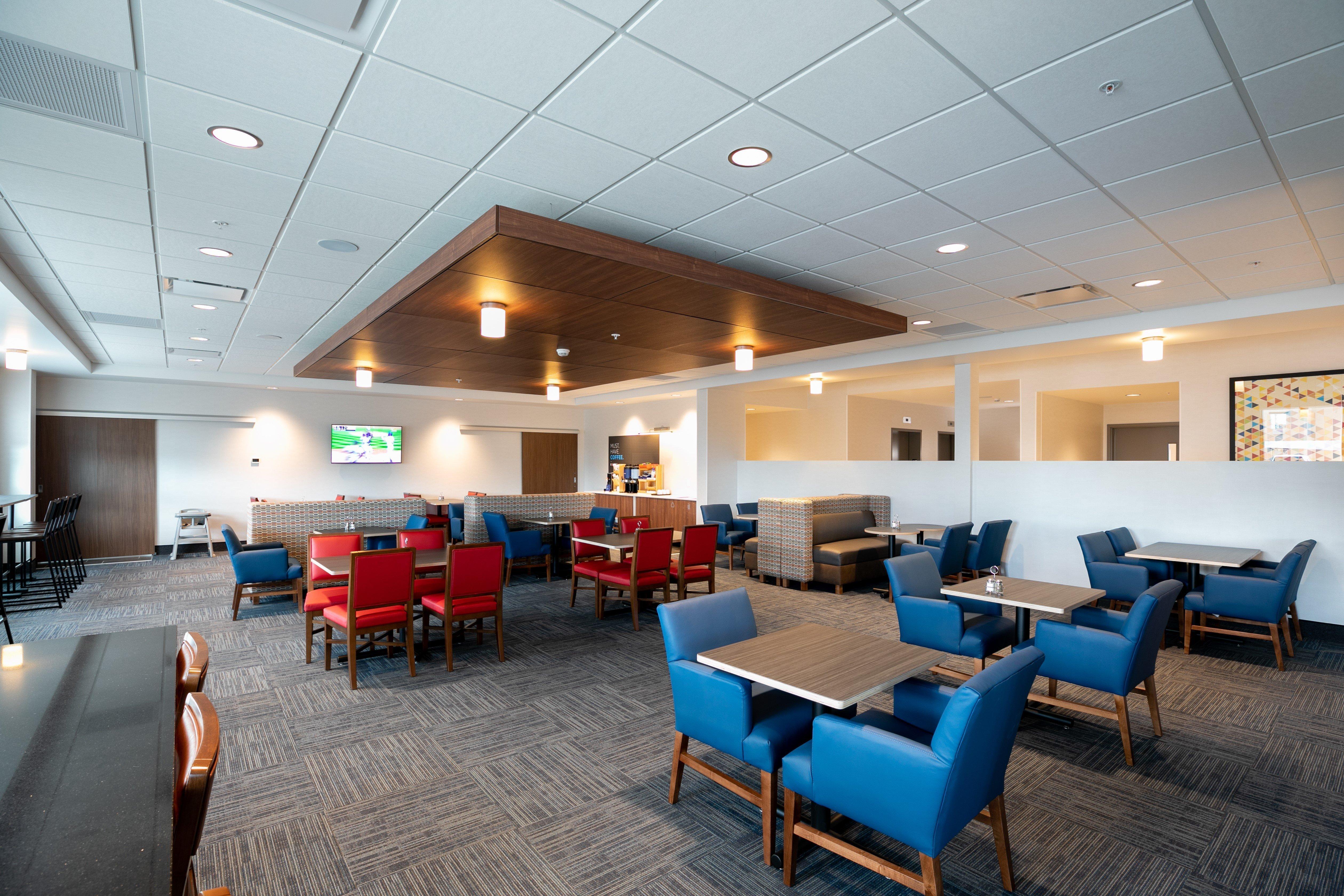 Holiday Inn Express - Lethbridge Southeast By Ihg Exterior photo